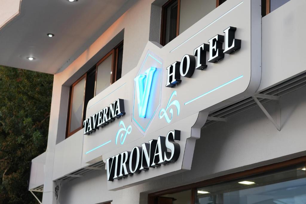 Hotel luksoz pranë detit